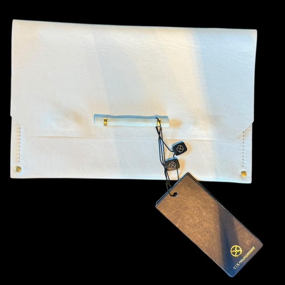 VIX - Pietra Leather Clutch Off White